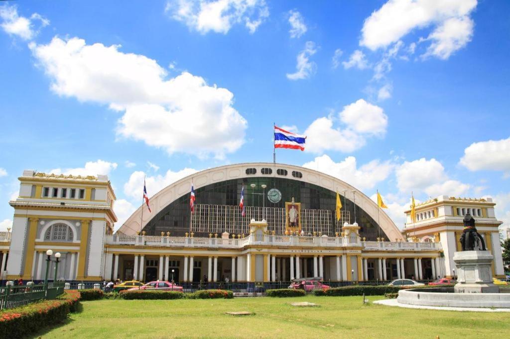 Assembly Hostel Бангкок Экстерьер фото